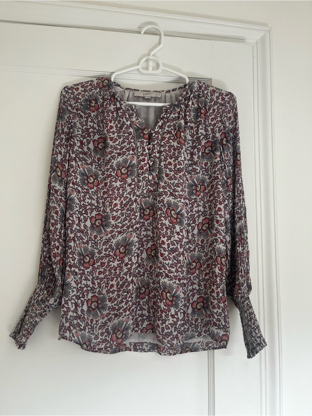 LOFT Floral Button-Front Long-Sleeve Blouse in Mauve and Gray